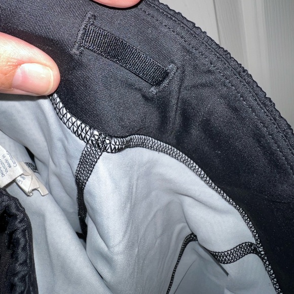 Lululemon 🍋 City Sky Run By Short Black Dottie Tribe Size 6 - Picture 11 of 12